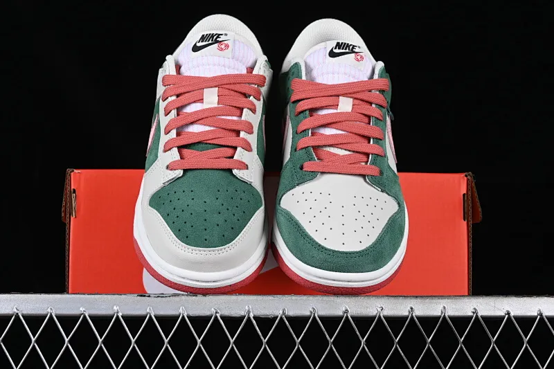 All Categories Nk SB Dunk Series Nk SB Dunk Low Low-top sneakers Nk Dunk Low "All Petals United" Sonorous Rose SB low-top casual sneakers FN8923-061